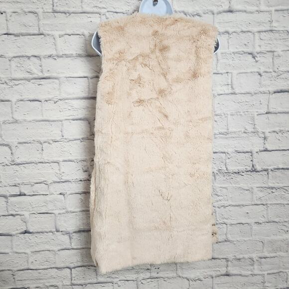 Flying Tomato Vest Women Size Small Faux Fur Pockets Open Front Aztec Embroidery - Picture 2 of 12